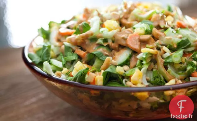 Salade de Bok Choy et Ananas avec Vinaigrette aux Arachides