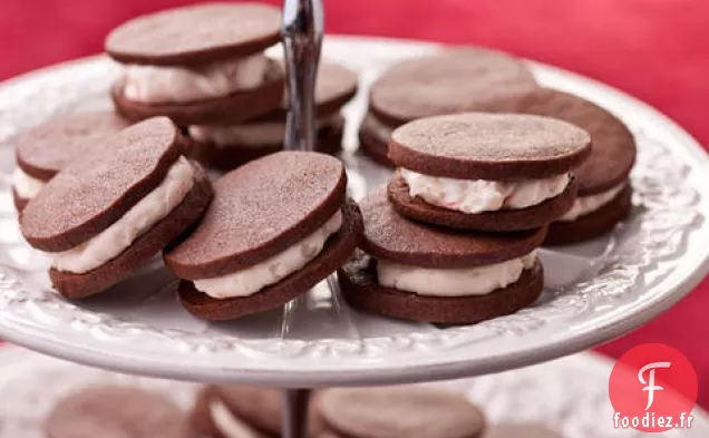 Biscuits Sandwich au Chocolat Fourrés à la Crème au Beurre à la Menthe Poivrée
