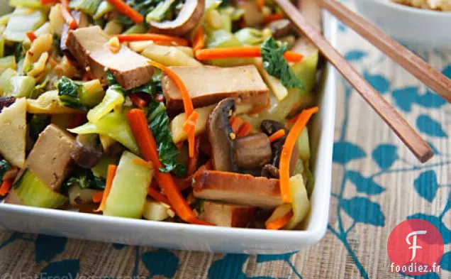 Bok Choy et Sauté de Tofu Cuit au Four dans une sauce au Gingembre et aux Agrumes