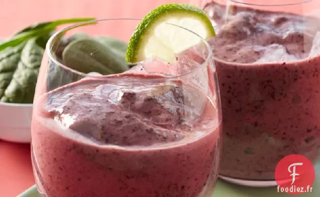 Smoothies Aux Épinards Et aux Myrtilles Et à la Grenade