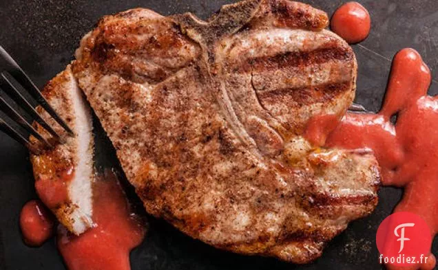 Côtelettes de Porc Grillées avec Sauce aux Prunes Fraîches