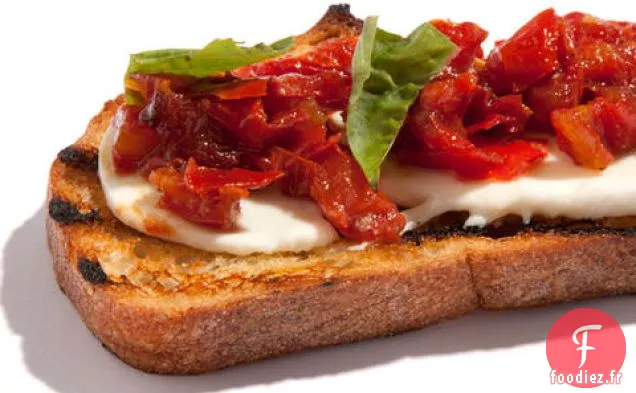 Bruschetta à la Tomate Rôtie et à la Mozzarella Fraîche