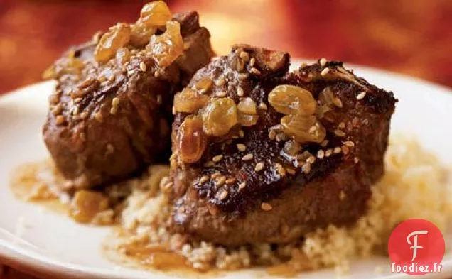 Côtelettes d'Agneau au Sésame et Sauce au Miel et aux Raisins Secs