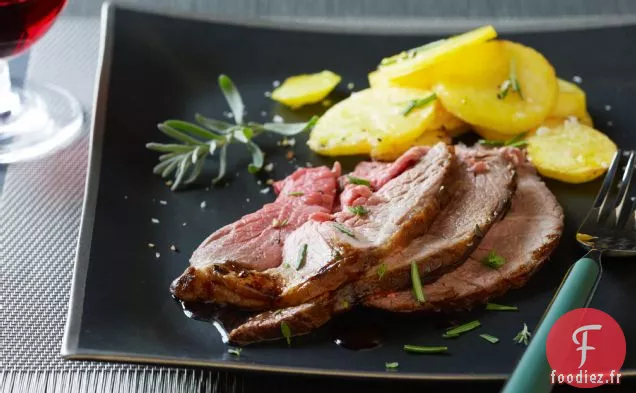 Gigot d'Agneau Cuit au Sel avec Pommes de Terre à l'Huile d'Olive