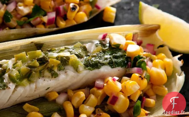 Flétan Grillé Enveloppé de Cosse de Maïs avec Salsa de Maïs Carbonisée