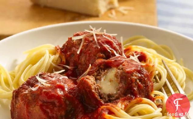 Boulettes de Viande Farcies au Fromage et Spaghettis