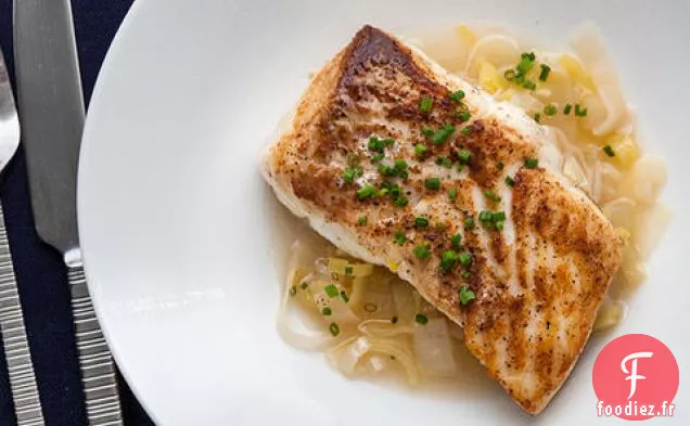 Flétan Poêlé aux Poireaux Braisés au Vin