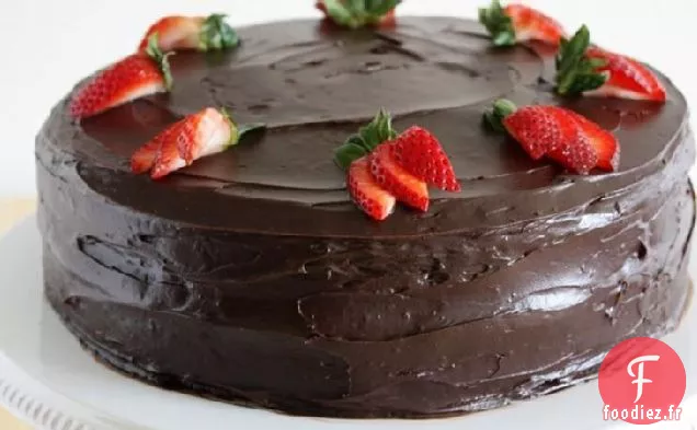 Gâteau Aux Fraises Enrobé De Chocolat Noir