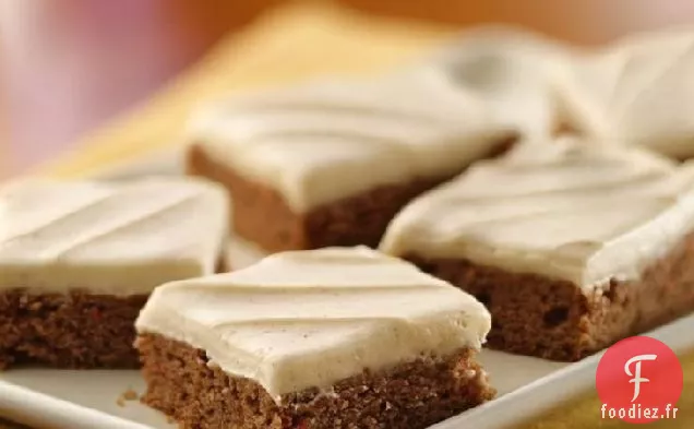 Barres de Gâteau aux Carottes avec Glaçage au Fromage à la Crème à la Cannelle