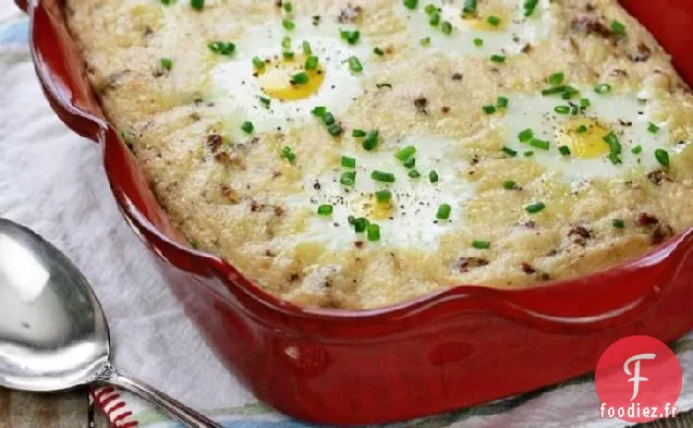 Casserole de Saucisses et de Gruau avec des œufs au four