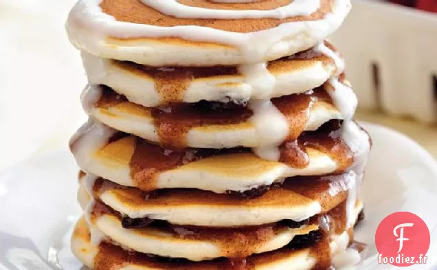 Piles de Crêpes Roulées à la Cannelle