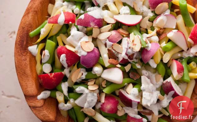 Salade de Radis et Fèves à la Cire avec Vinaigrette à la Crème Fraîche