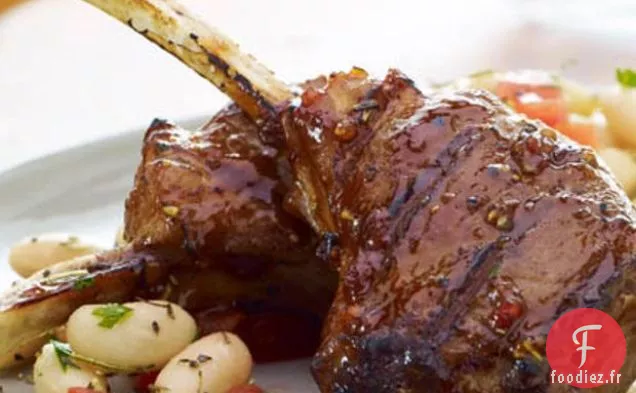 Côtelettes D'Agneau Grillées Toscanes Au Haricot Blanc Chaud Provençal