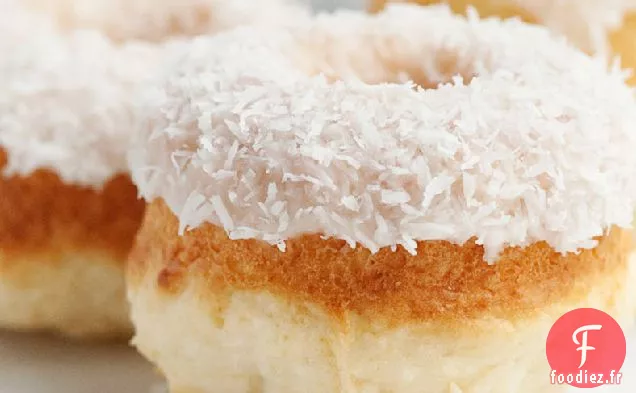 Beignets de Noix de Coco Cuits au four avec Glaçage à la noix de coco