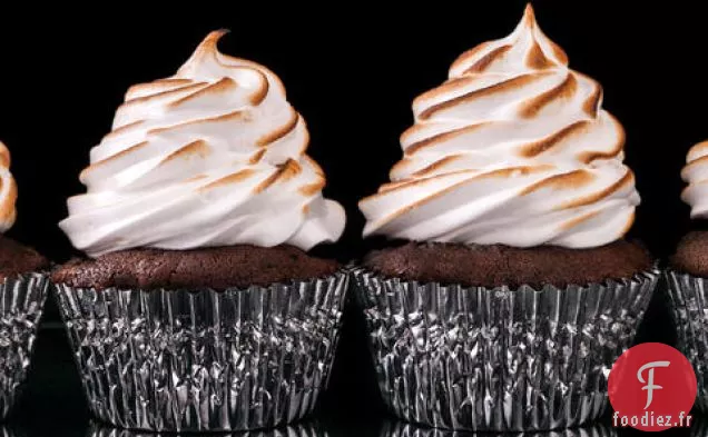 Cupcakes au Chocolat avec Glaçage à la Guimauve grillée