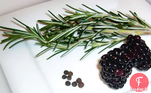 Côtelettes D'Agneau À L'Ail Et Au romarin Avec Sauce Balsamique Aux Mûres