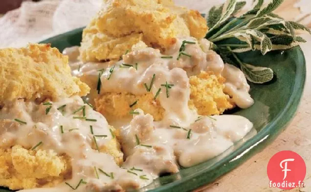 Biscuits à la Semoule de Maïs et à la Sauge avec Sauce à la Saucisse