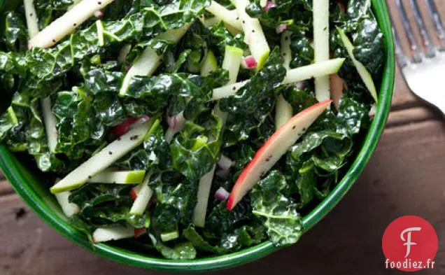 Salade de chou Kale-Pomme avec Vinaigrette aux Graines de Pavot