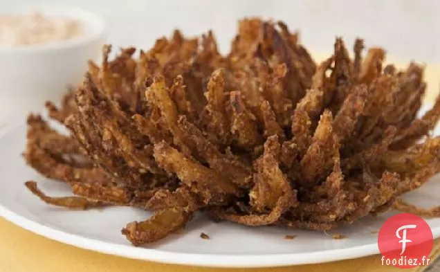 Oignons Fleuris Chex® avec Trempette Chipotle au Bacon
