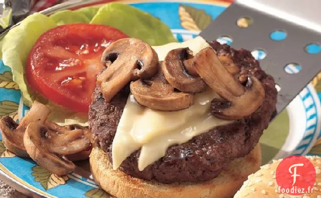 Hamburgers Grillés Garnis de Champignons Marinés