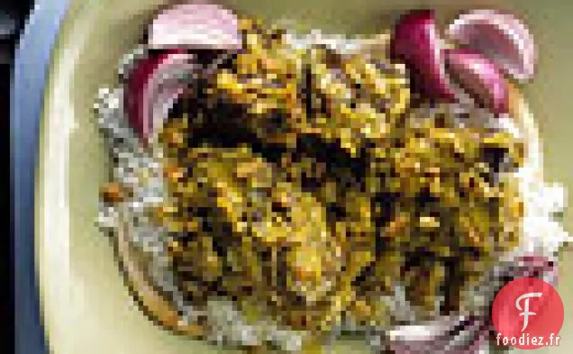 Agneau à la Sauce au Yogourt Épicé avec Riz et Pain