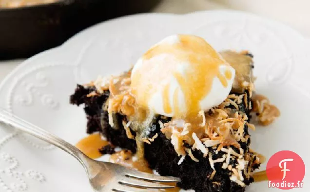 Gâteau à la Poêle au Chocolat Et au Caramel et à la Noix De Coco