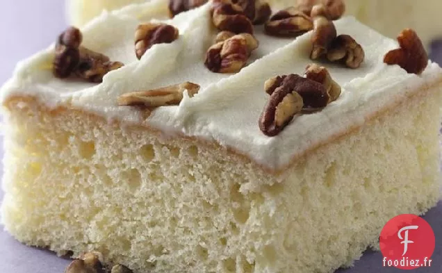 Gâteau en Feuille de Chocolat Blanc avec Glaçage au Chocolat Blanc