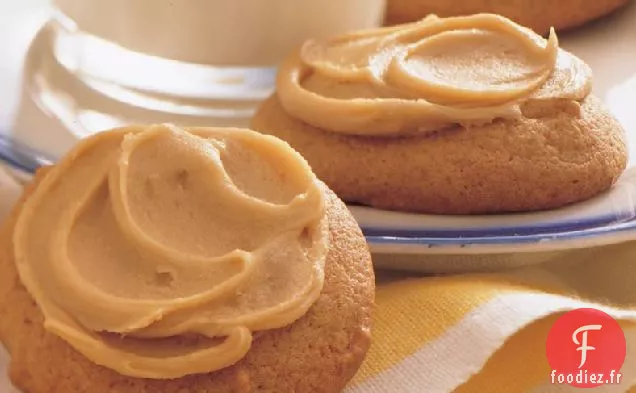 Biscuits au Beurre Doré avec Glaçage au Caramel