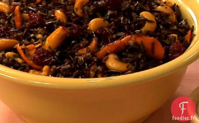 Salade de Riz Sauvage Sans Gluten aux Girolles, Cerises Acides et Crème Sure aux Noix de Cajou
