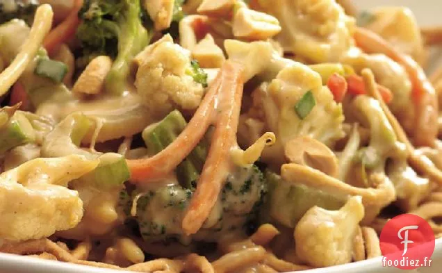 Légumes en Sauce aux Arachides avec Nouilles