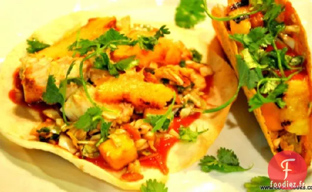 Tacos Old El Paso® au Poulet Grillé et à l'Ananas avec Chou et Salade de Mangue