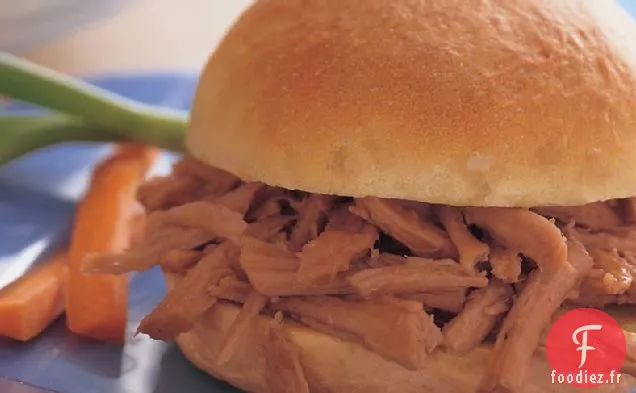 Sandwichs au Porc Effiloché à la Mélasse Épicée à la Mijoteuse