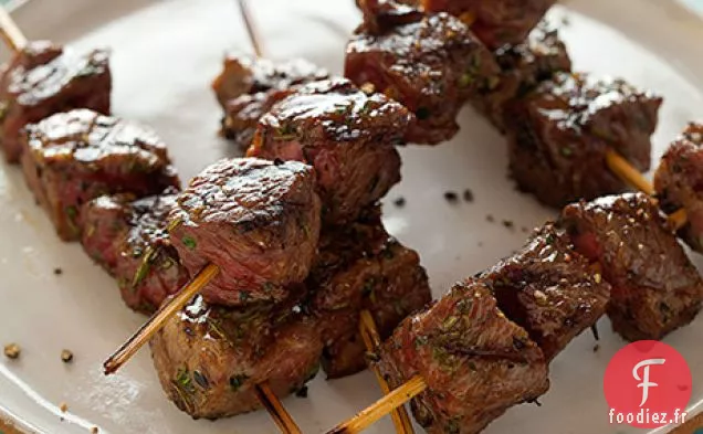 Brochettes D'Agneau À La Sauce Au Yogourt À La Menthe