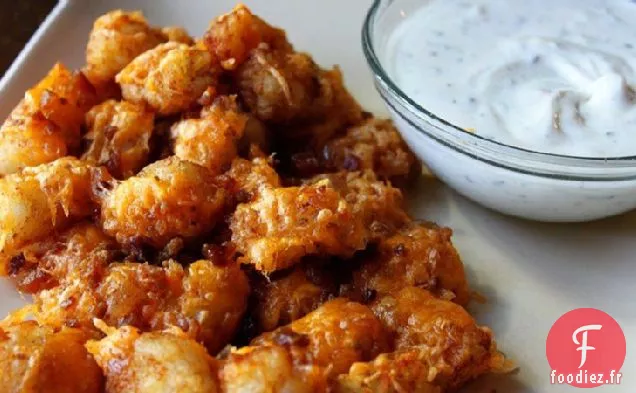 Pépites de Pommes de Terre au Bacon Ranch au Fromage avec Sauce Ranch