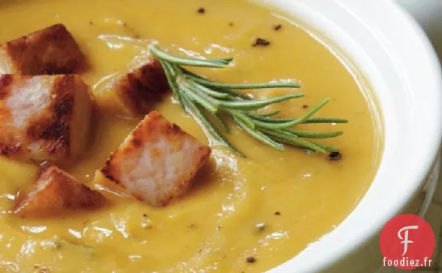 Soupe de Patates Douces et d'Arachides avec Croûtons de Jambon