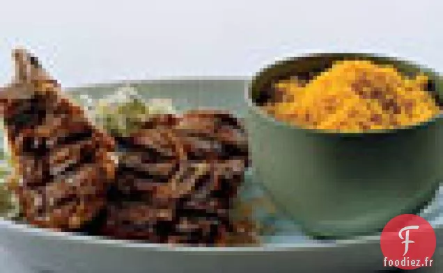 Côtelettes d'Agneau Grillées au Couscous au Curry et Raita de Courgettes