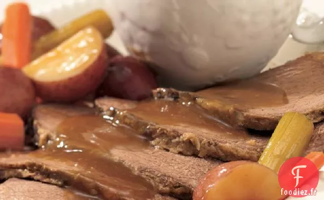 Rôti de Bœuf à la Mijoteuse et Légumes avec Sauce au Raifort