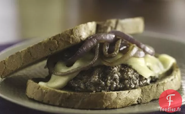 La Galette Grillée Fond avec des Oignons Étouffés
