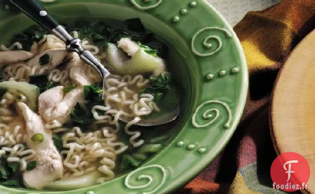 Soupe de Nouilles Au Poulet Asiatique