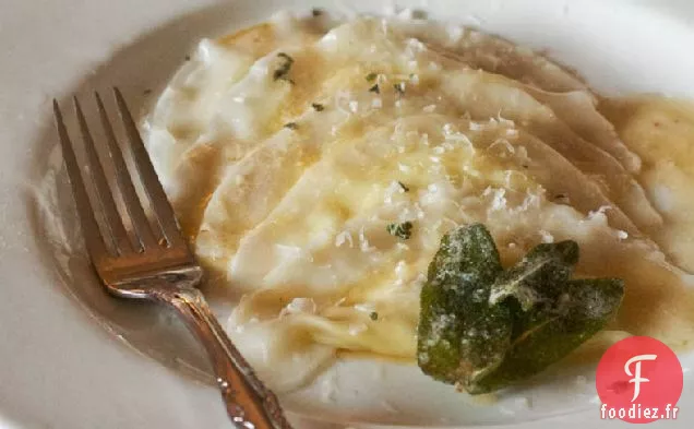 Raviolis aux Poires et Pecorino avec Sauce au Beurre de Sauge