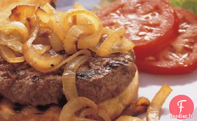 Steaks de Hamburger Grillés aux Oignons Rôtis