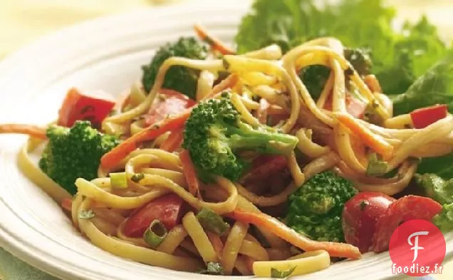 Salade de Nouilles et Sauce aux Arachides