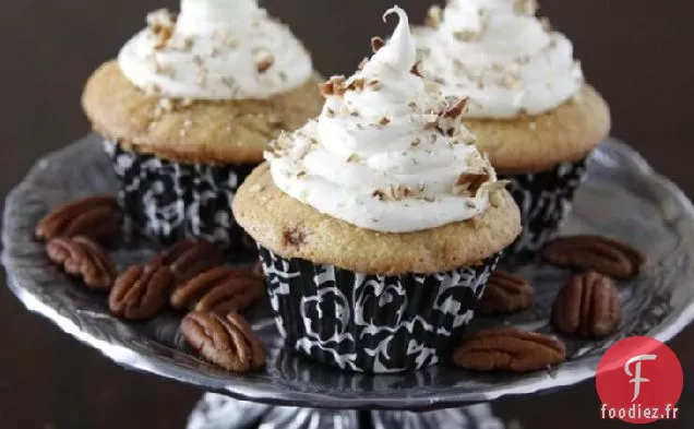 Petits Gâteaux Roulés à la Cannelle avec Glaçage au Fromage à la Crème et Pacanes