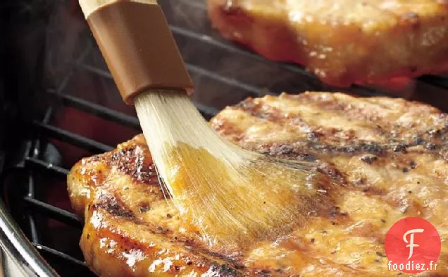 Côtelettes de Porc Grillées avec Glaçage aux Pommes à l'Érable