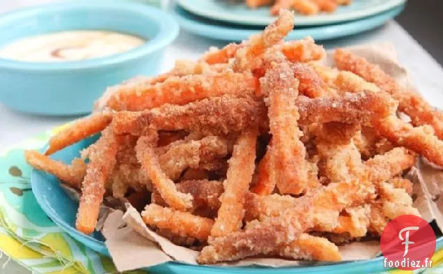 Frites de Patates Douces au Sucre et à la Cannelle avec Trempette Crémeuse à l'Érable et à la Noix de Coco