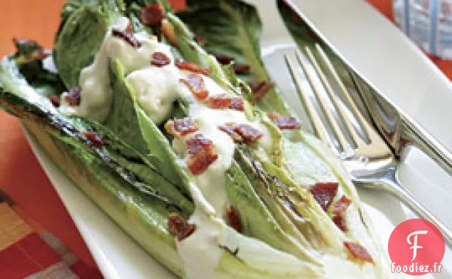 Coeurs De Romaine Grillés Avec Vinaigrette Au Fromage Bleu