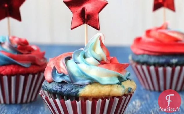 Cupcakes Rouges, Blancs et Teints à la Cravate