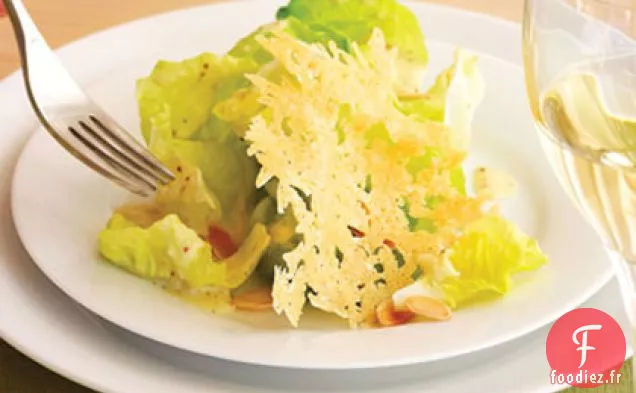 Salade de Laitue au Beurre avec Tuiles de Parmesan et Amandes