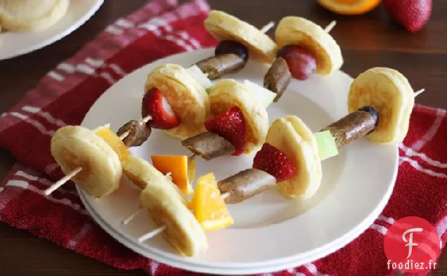 Brochettes de Crêpes aux Fruits et aux Saucisses