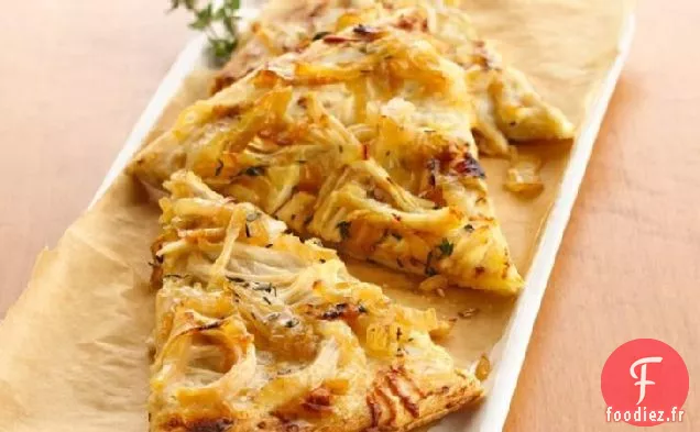 Pizza au Poulet Blanc Grillé aux Oignons Doux Caramélisés